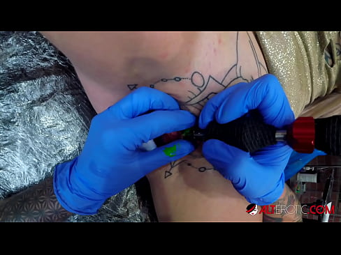 ❤️ Ekstreme tatuita varmulo Sully Savage ricevis tatuon sur sia klitoro ❌  Sekso ĉe ni % eo.javdoe.top%