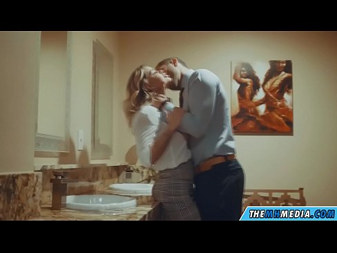 ❤️ Kiam belplena blondulo delogas vin en publika necesejo ❌ Sekso ĉe ni % eo.javdoe.top%